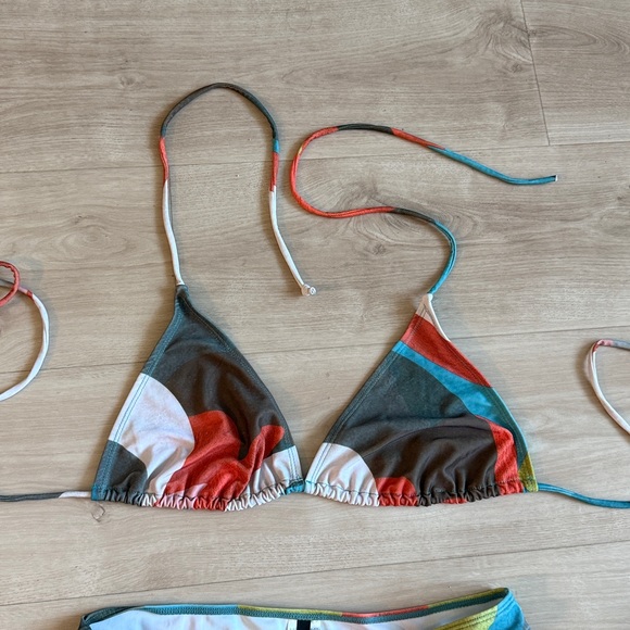 PrettyLittleThing Multicolor Bikini Set - Picture 2 of 5